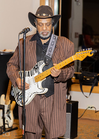 Brown_34_52804-49313779
