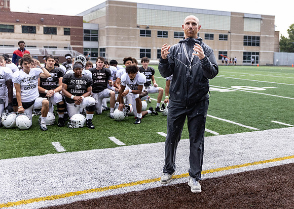 Brown-White Day_2022-786_14192925