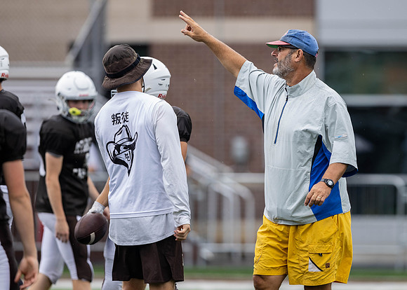 Brown-White Day_2022-558_11910600