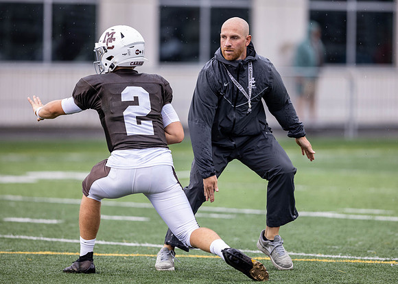 Brown-White Day_2022-537_11702564