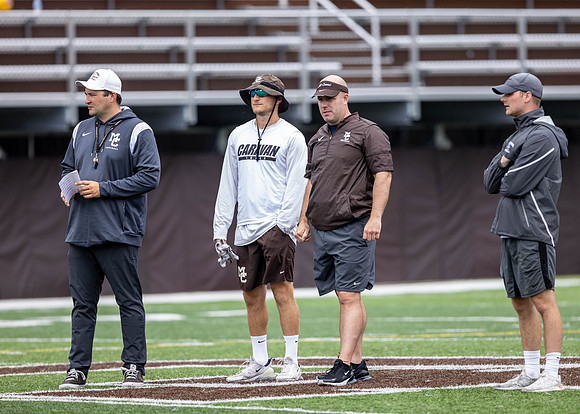 Brown-White Day_2022-615_12483756