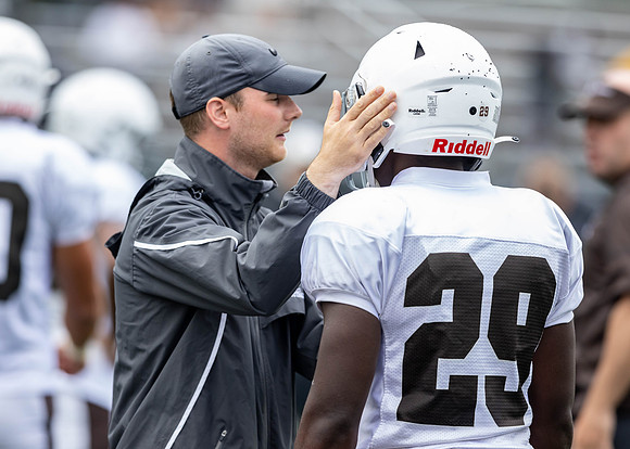 Brown-White Day_2022-595_12285578