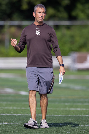 Brown-White Day_2022-339_09654730